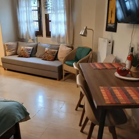 Athina * Thessaloniki